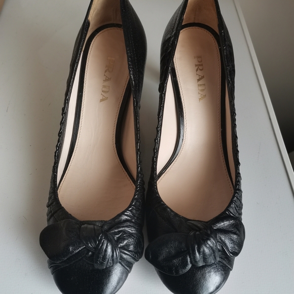 Prada Women's Black Leather Pumps